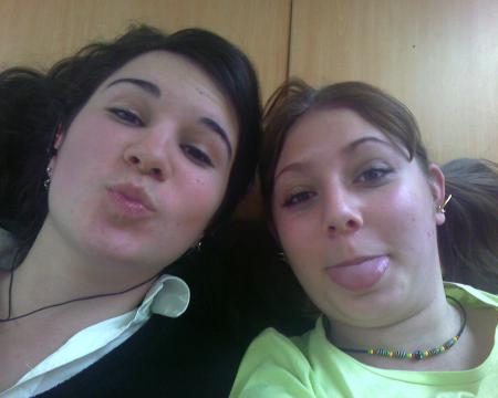 Les filles( amelie et mimilie) attendent pour les TPE
