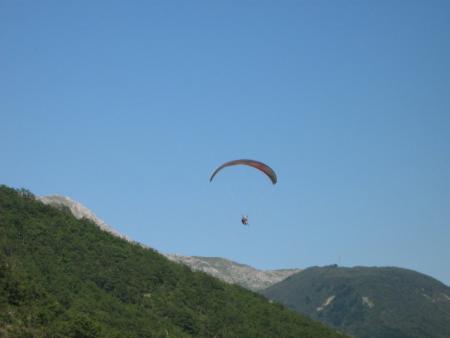 Adrien vu du sol